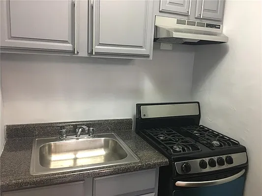 Rented by R New York | media 23