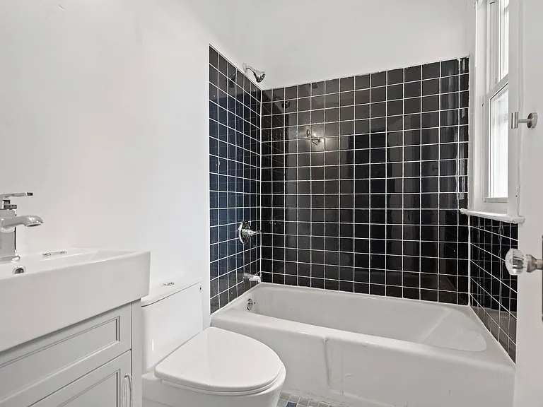 455 George St — Photo 7