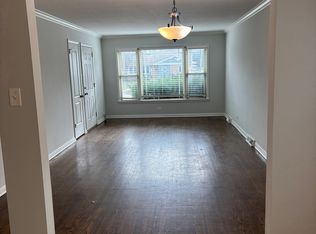 472 Northgate Ct #1, Riverside, IL 60546