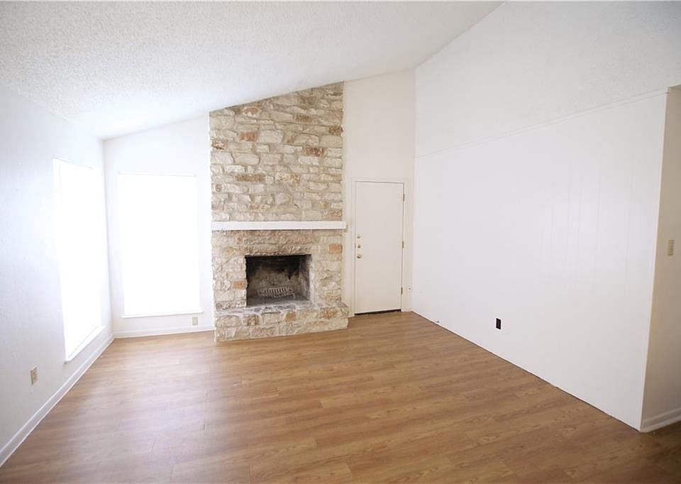 1st image of 1301 Glenda Dr #B