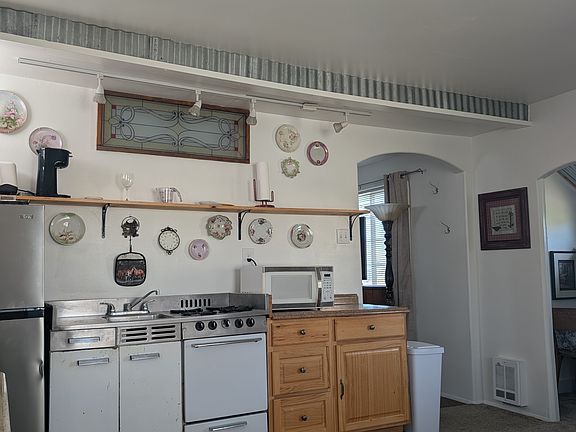 4th image of 70 Pittsburg Ave #A