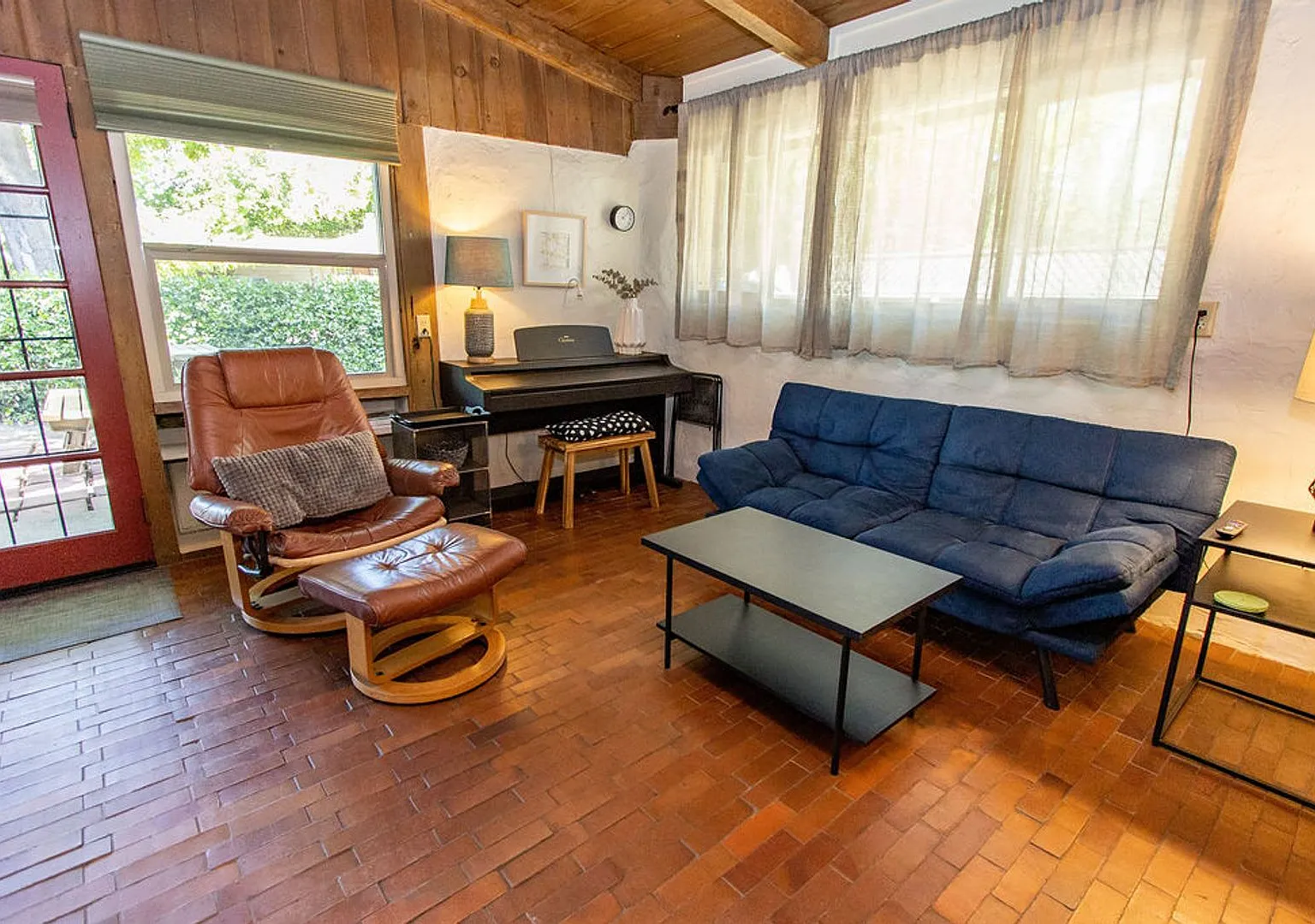 Temporary, Furnished Rental! — Photo 4