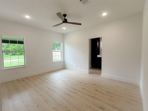 4th image of 231 Elizabeth Ln