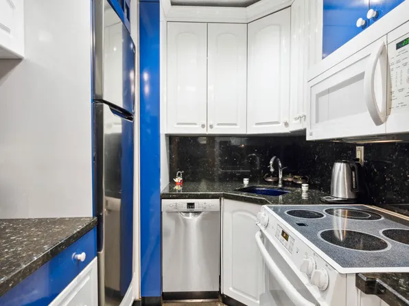 300 East 54th Street 25G image 3 of 5