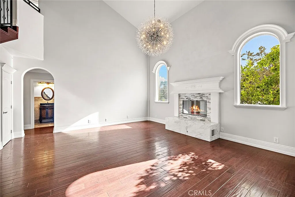 6 bed, 4.5 bath, 4225 sqft, $11,500 — Photo 4