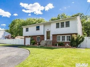 38 Morris Dr, Deer Park, NY 11729