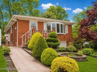 572 Mosel Ave, Staten Island, NY 10304