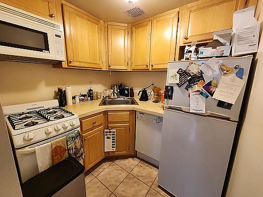 5th image of 311 W 72nd St #3E