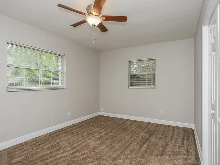 908 N Palm Dr — Photo 15
