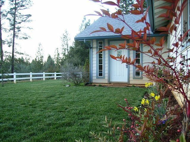 SHORT SALE LIKE NEW!!!!