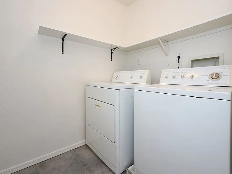 2083 S McConnell Dr — Photo 22