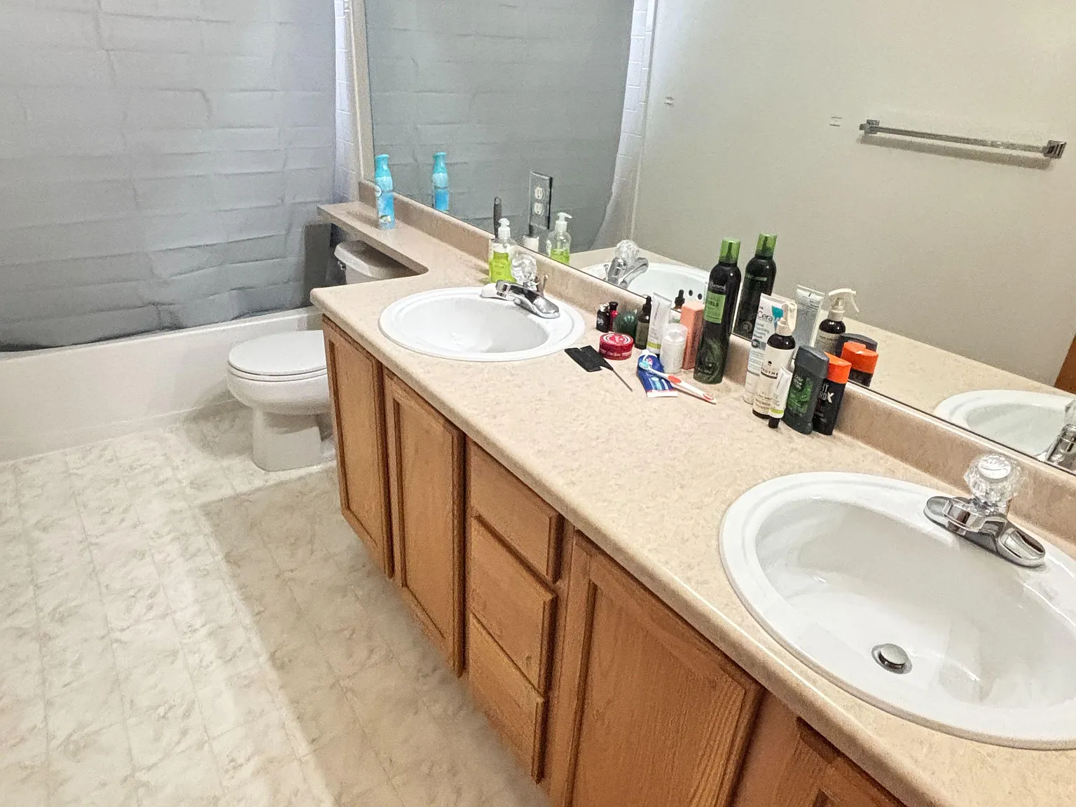 4 bed, 4.0 bath, 5470 sqft, $1,048 — Photo 4