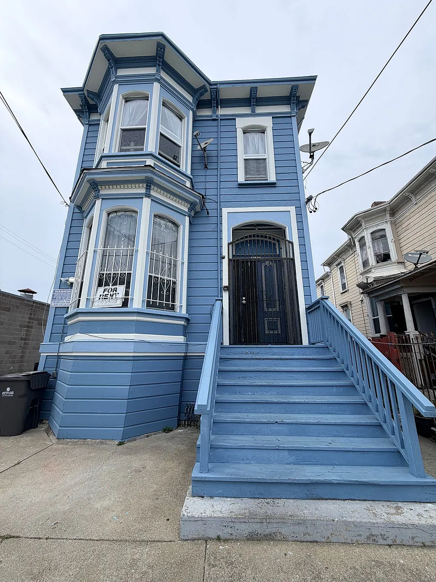 Building Photo - 1115 7th Ave #4