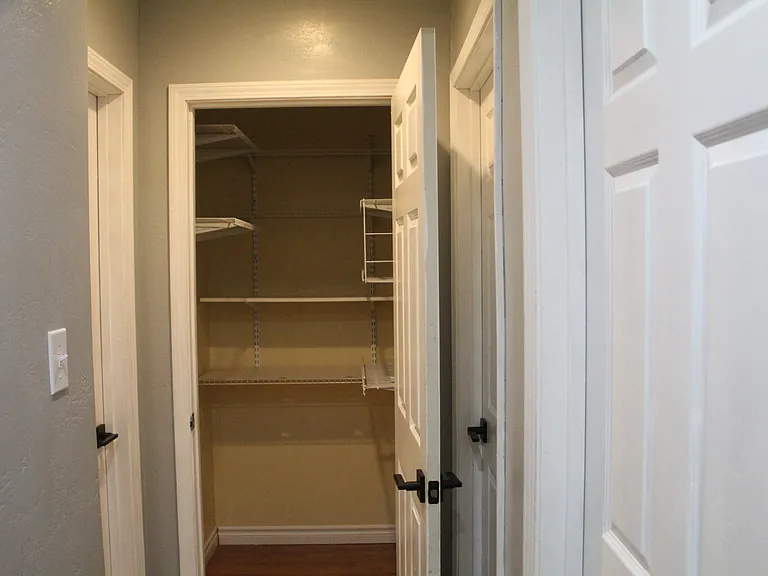 215 Almond St — Photo 7