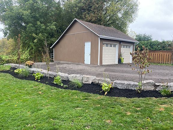 2nd image of 4881 Mount Albert Rd