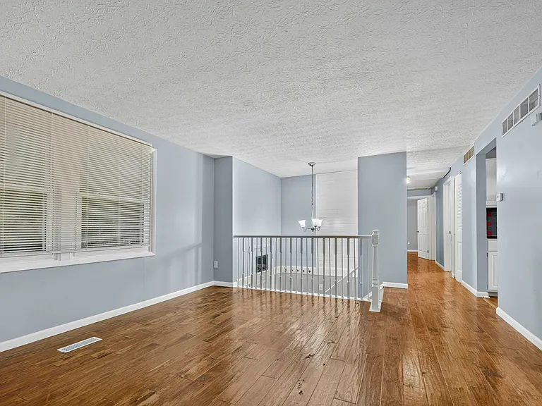 423 Doverwood Dr — Photo 5
