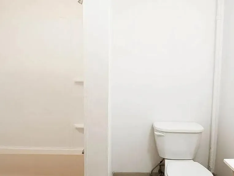 21 N Henderson St #2B — Photo 3