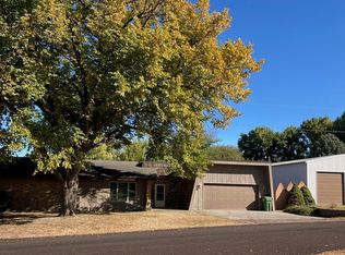 203 E I St, Chamberlain, SD 57325