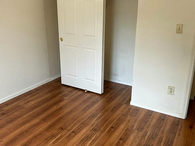 1011 Elizabeth Ln — Photo 7