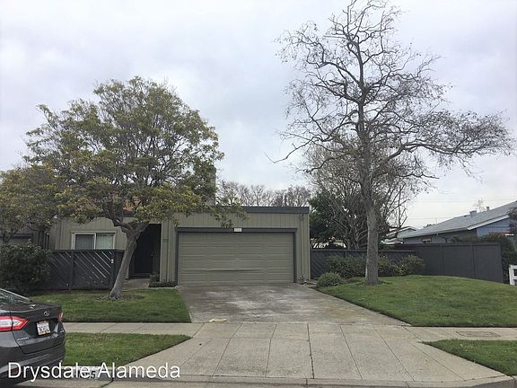2nd image of 3555 Magnolia Dr