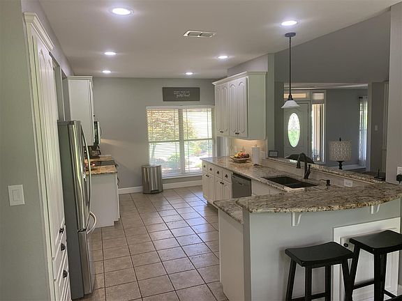 4th image of 110 Woodridge Est