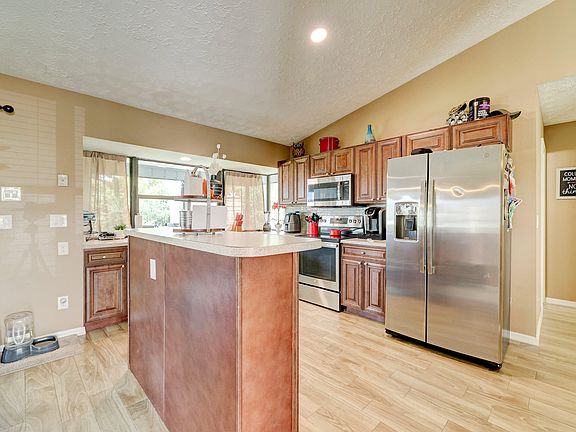 3rd image of 2073 SW Aquarius Lane NE
