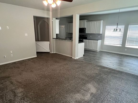 4th image of 303 Woodhaven Dr