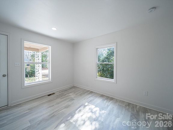 5th image of 514 Bynum Ave