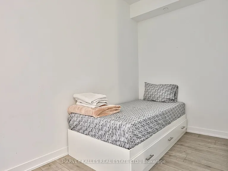 215 Lakeshore Rd W #206 — Photo 19