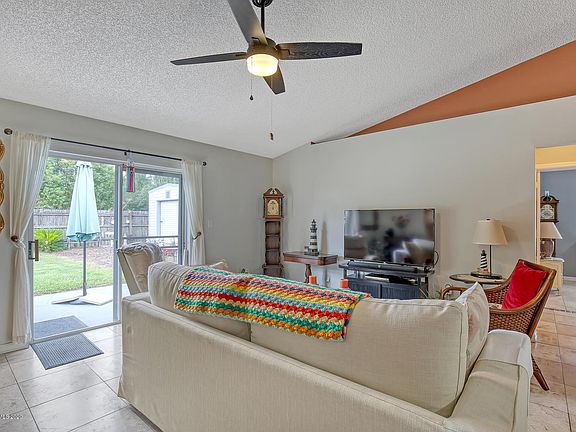2nd image of 3260 Kirby Dr