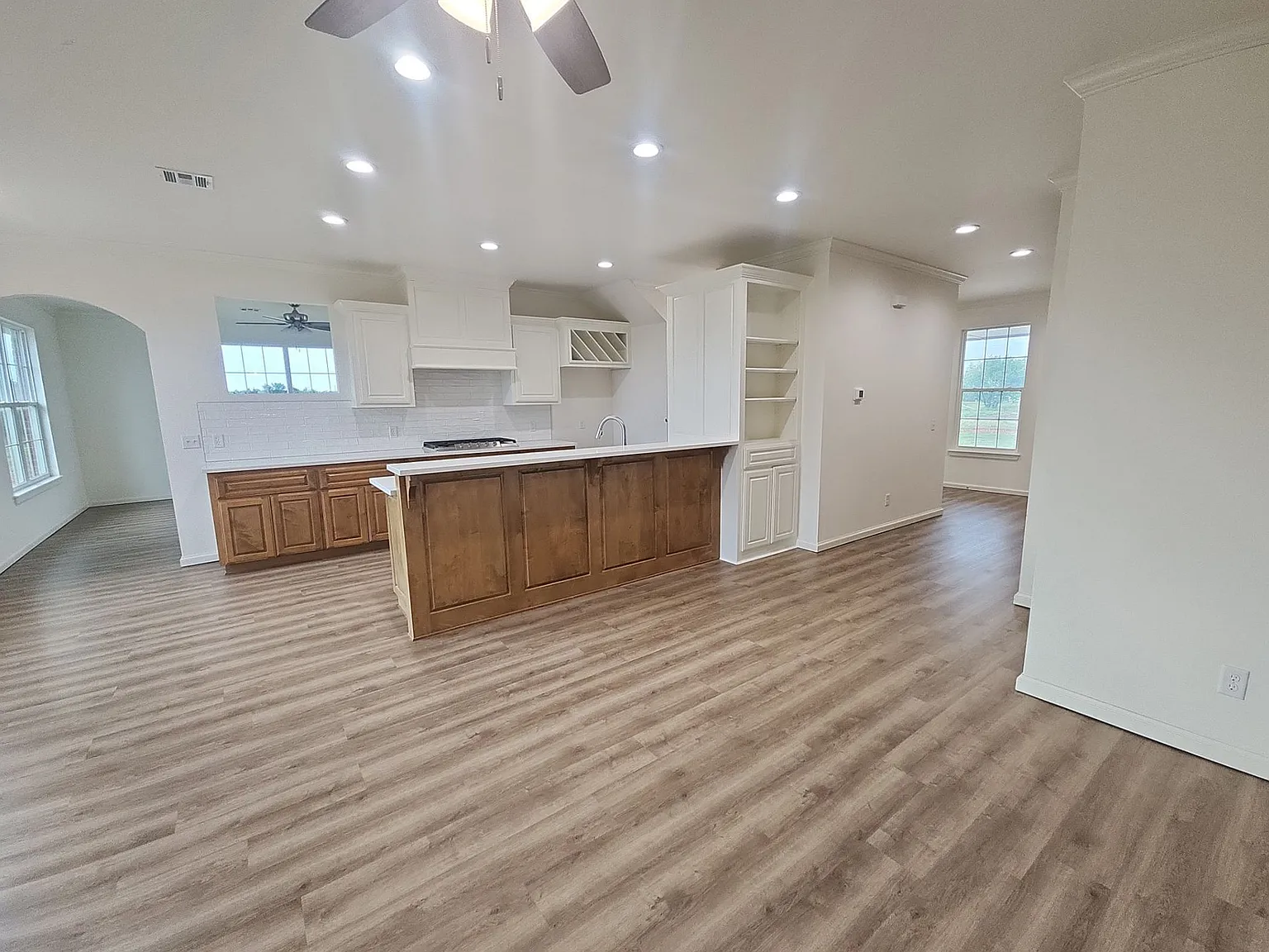 3 bed, 2.5 bath, 2414 sqft, $2,450 — Photo 3