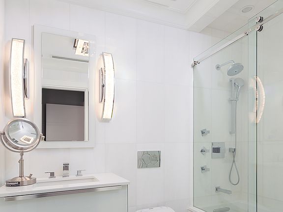 3rd image of 50 Oceana Dr W #Penthouse 2d