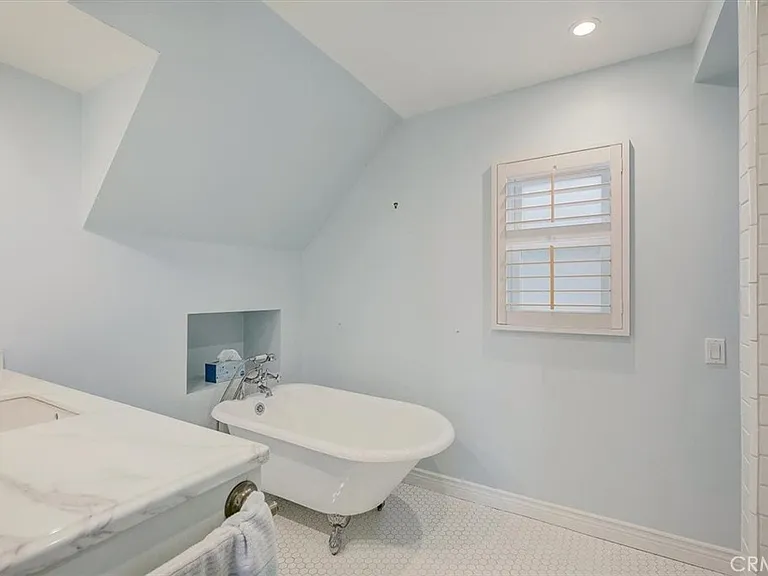 2128 Miramar Dr — Photo 29