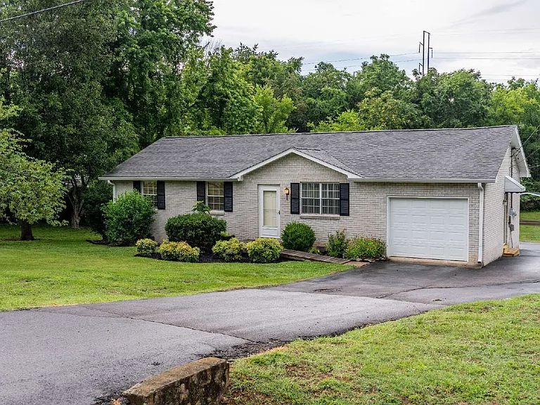 207 Whitnel Dr — Photo 3