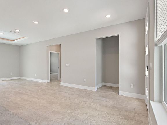 3rd image of 25168 Estrada Cir