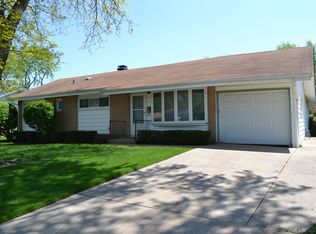 185 Forest Park Ln, Hoffman Estates, IL 60169