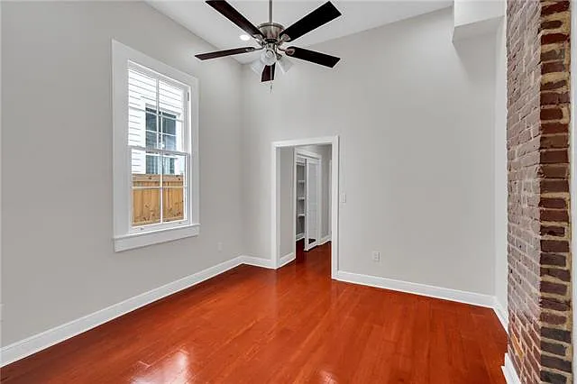 2512 Laurel St — Photo 6
