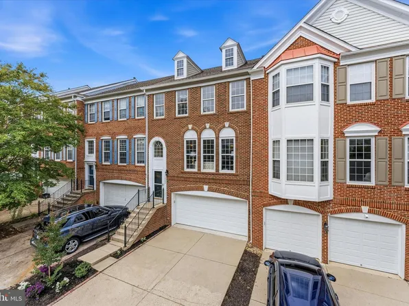 13004 Rose Petal Cir, Herndon, VA 20171