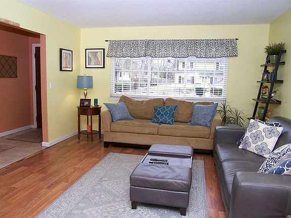 3rd image of 47 Cedarhurst Ave