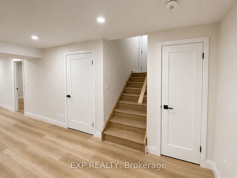 11 Chester St #LOWER — Photo 3