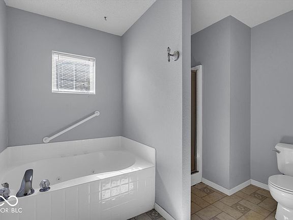 5th image of 5849 Jamestown Square Ln