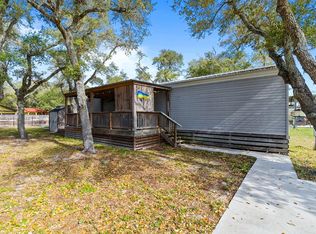 1615 S Doughty St, Rockport, TX 78382