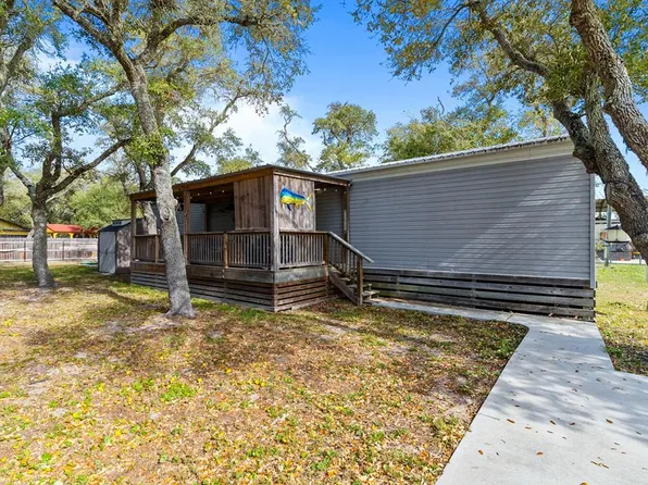 1615 S Doughty St, Rockport, TX 78382