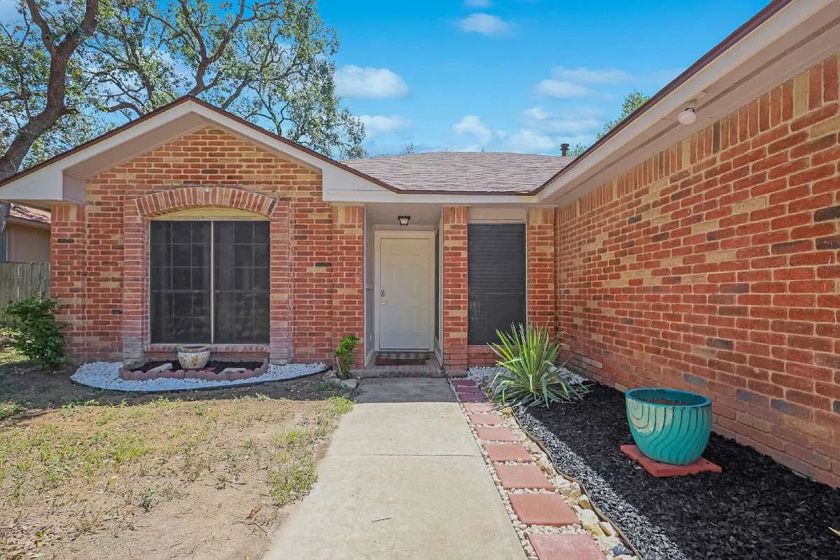 8605 Wood Peak in San Antonio, TX 78251 — Photo 4