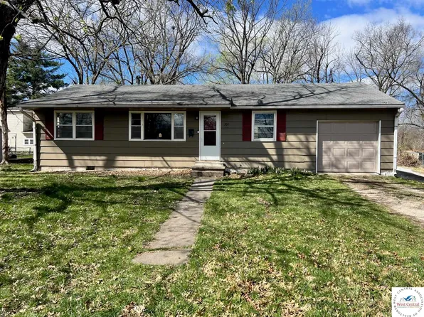 209 N 6th St, Clinton, MO 64735