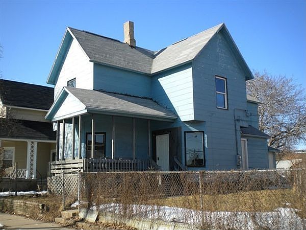743 1st NW