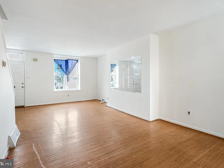 3306 Haverford Ave — Photo 6