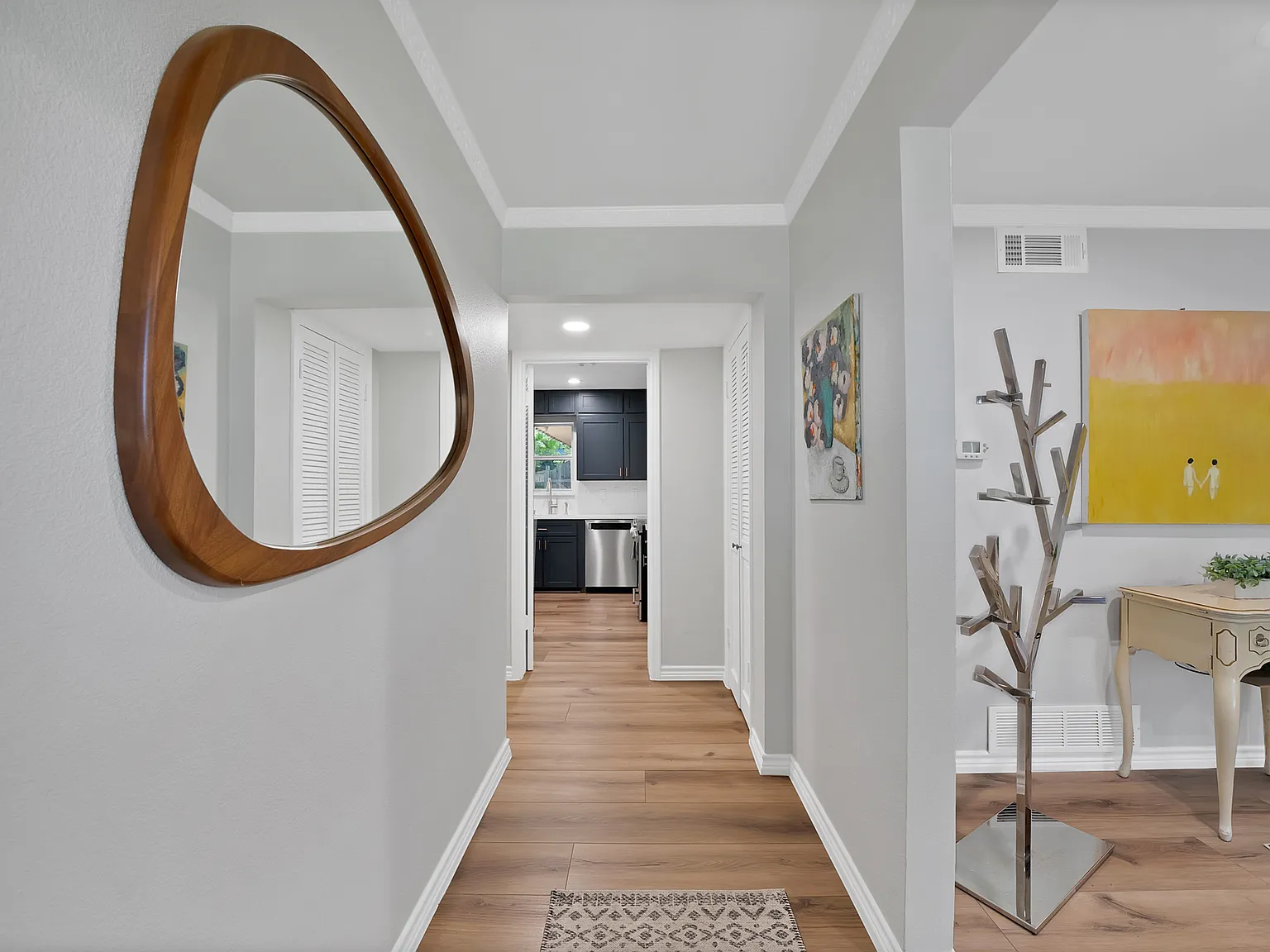 4 bed, 2332 sqft, $3,100 — Photo 4