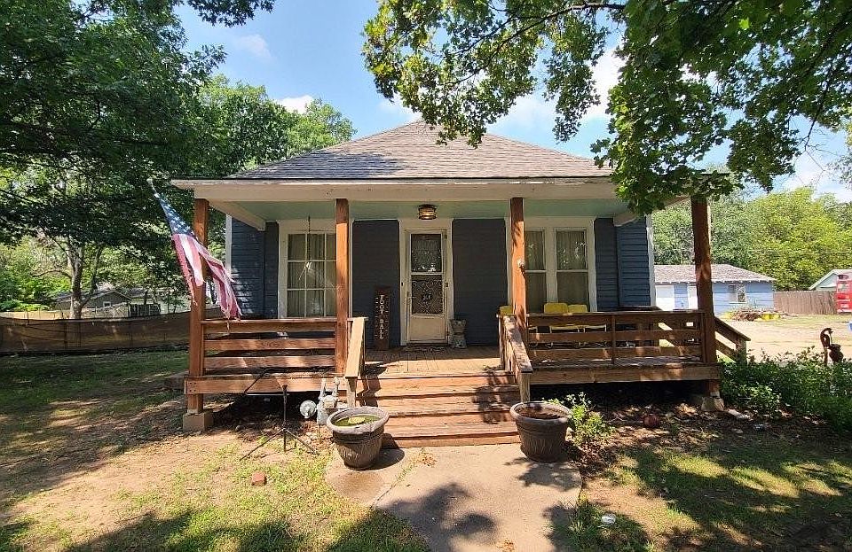1st image of 318 N Poplar St