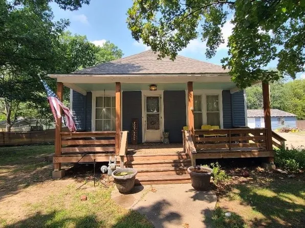 318 N Poplar St, Wellington, KS 67152